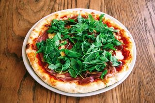 Pizza rucola e prosciutto di parma
