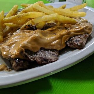 Solomillo al ajo negro tostado