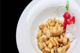 E10. Pollo con mandorle