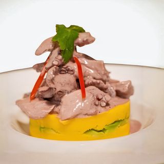 Causa de pulpo al olivo