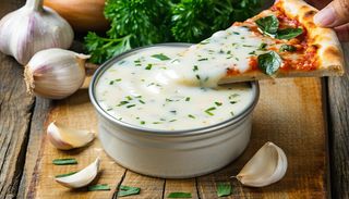 Чеснов сос /за пици/