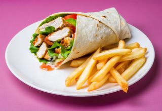 Nr.21-Tollo Tortilla z wege kurczakiem  + frytki