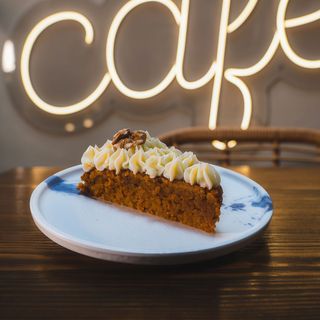 Bizcocho Carrot Cake Con Frosting De Cardamomo