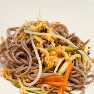 112 Spaghetti soba con verdure miste