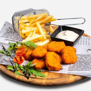Pileći nuggets sa pomfritom 400gr