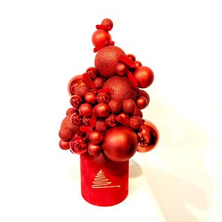 Focul Festivității - Aranjament din Globuri Roșii