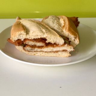 Bocadillo de pechuga de pollo Empanado