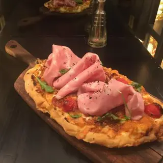 Pinsa de Mortadela (1 o 2 personas)