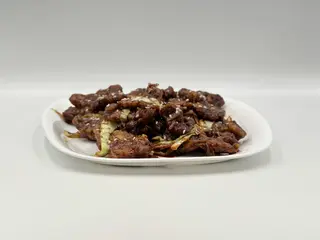Hrskava junetina sa sosom od ostriga 400g