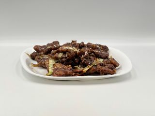 Hrskava junetina sa sosom od ostriga 400g