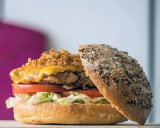 Burguer keanu ribs. Con patatas y salsa!