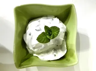 Salsa yogurt erbette