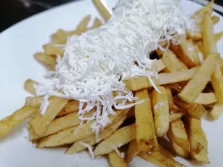 Хрупкави картофи със сирене (250г)