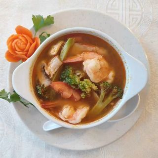 28. Sopa Tom yon kong