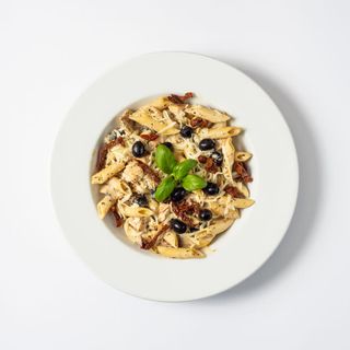 Makaron penne z kurczakiem w sosie śmietanowo-ziołowym