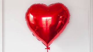Фольгированное сердце красное
