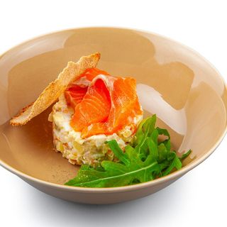 Салат " Оливье с лососем " 