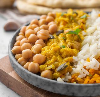 Ración de arroz con garbanzos y patatas