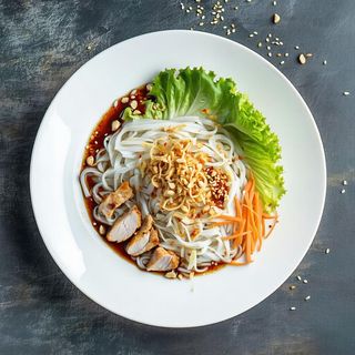 Bun Nam Bo z kurczakiem