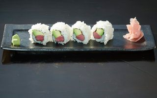Tuna avocado roll