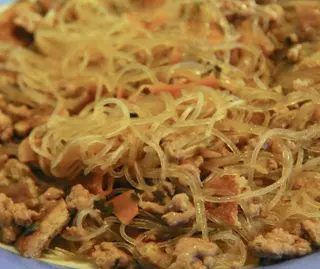Spaghetti di soia saltato con maiale e le verdure - piccante 肉末粉丝