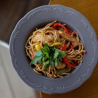 Спагетти с курицей