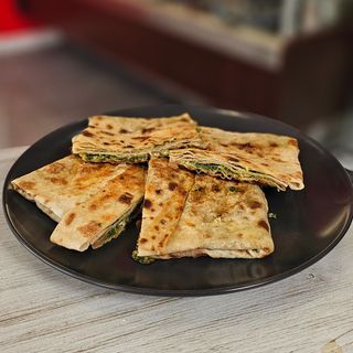 Гьозлеме със сирене и спанак