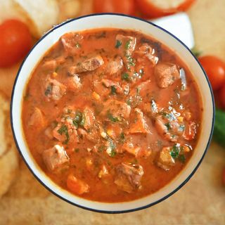 ჩაშუშული საქონლის ხორცით