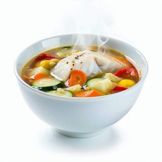 Pescado con verduras en sopa