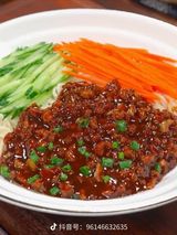 Rezanci od mlevene svinjetine (34猪肉沫拌面)