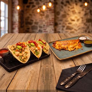 3 Tacos De Pollo + 1 Quesadillas + 1 Estrella Galicia Gratis