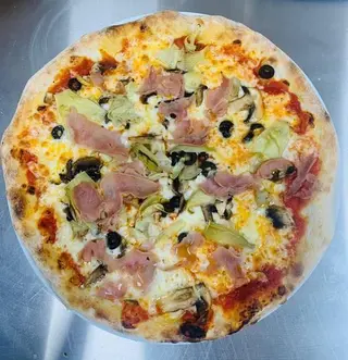 Pizza Capricciosa 30 Cm.