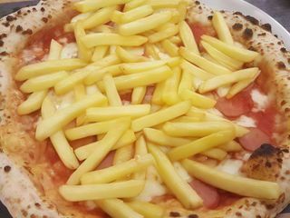 Pizza con patatine