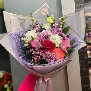 #10. ფერადი თაიგული ჰოლანდიური  ყვავილებით