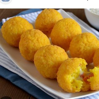 Arancini wurstel e mozzarella