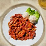 Пикантно пилешко със зеленчуци и бял ориз