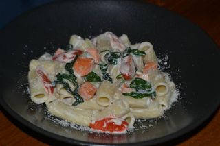 Паста з лососем та шпинатом