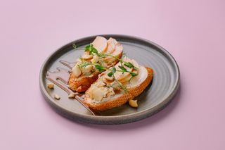 Брускетта Груша и дорблю в карамельной глазури (180г)