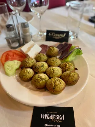 Pohovani pileći štapići u susamu