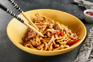 Makaron Udon z kurczakiem