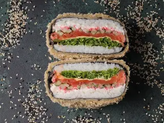 Суші бургер з лососем (420-450g)