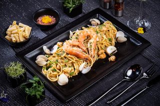 Spaghetti cu creveţi si vongole 