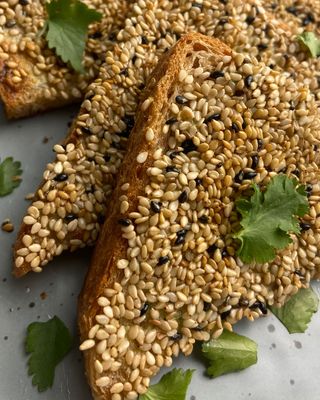 Tostada De Gambas Con Sésamo