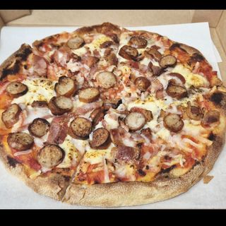 Pizza Bacon Queso Huevo sausage