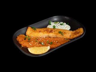 Стейк лосося з пюре батату