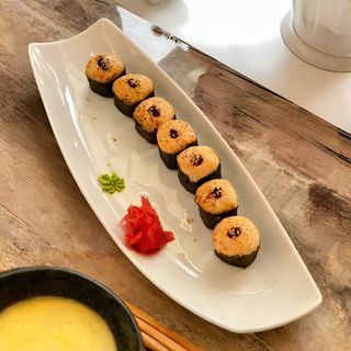 Жаренный ролл с креветками