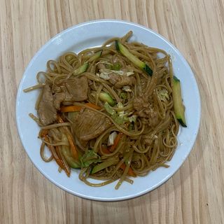 77. Tallarines con pollo