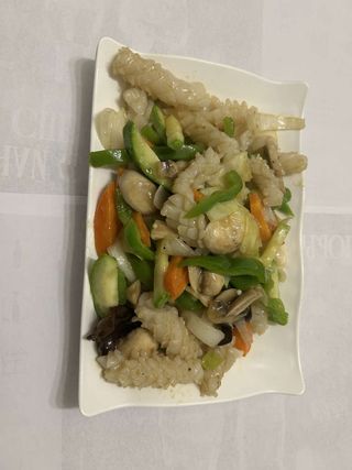 Калмари със зеленчуци (500г)