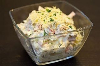 Салат с кониной и подкопчённой сметаной (200 гр.)