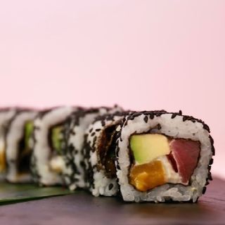 Каліфорнія з тунцем (230г)